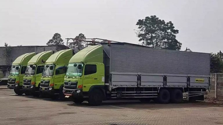 Konvoi armada wing box Naga Lintas Wahid siap berangkat
